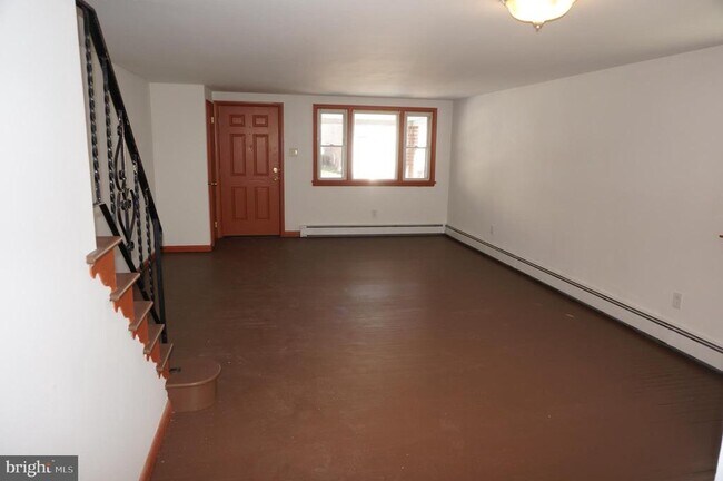 Photo - 250 E Chestnut St