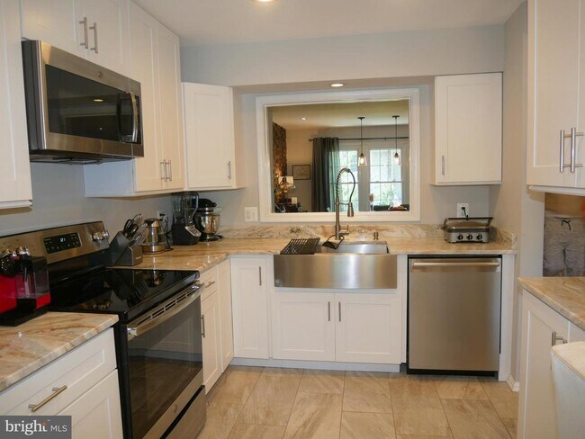 Photo - 2774 Grovemore Ln