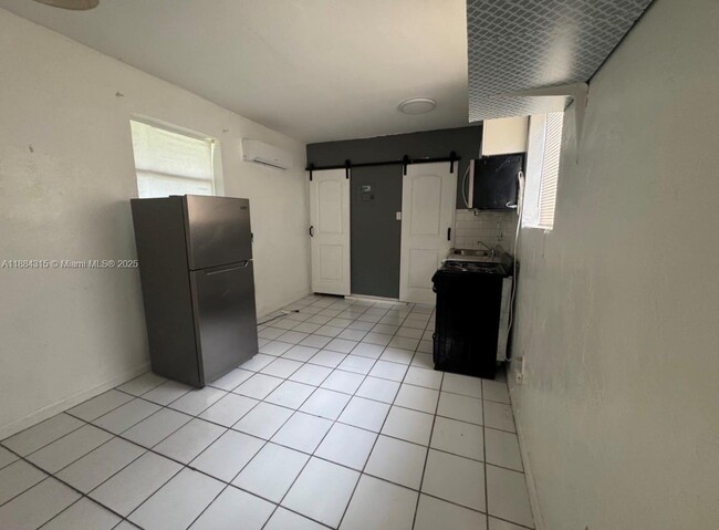 Photo - 1779 SW 5th St