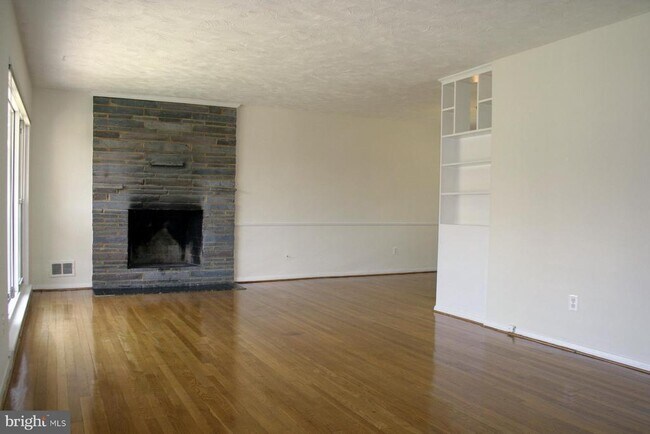 Photo - 5103 Danbury Rd