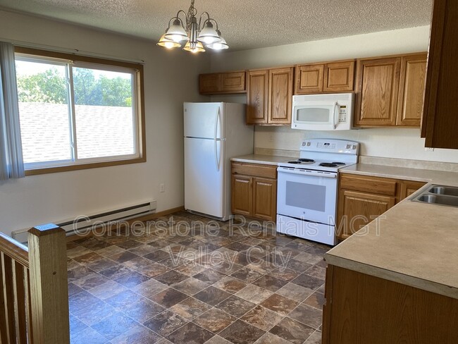Building Photo - 912 9th Ave SE Rental