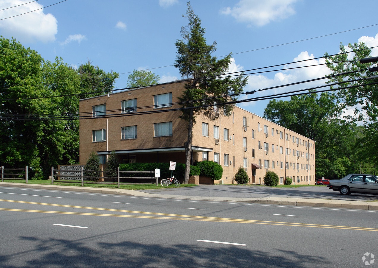 Diamond Acres - Diamond Acres Apartments