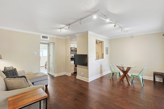 Building Photo - 3402 Garrott St