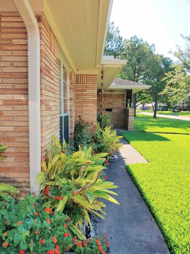 Photo - 7919 Montglen Dr