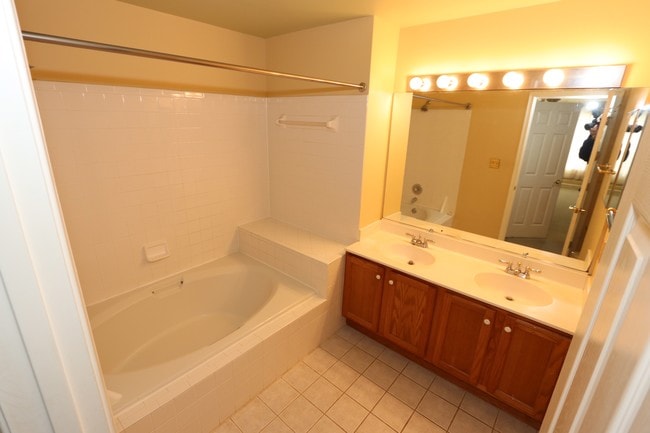 Master Bath - 174 Kendrick Pl Unit 26