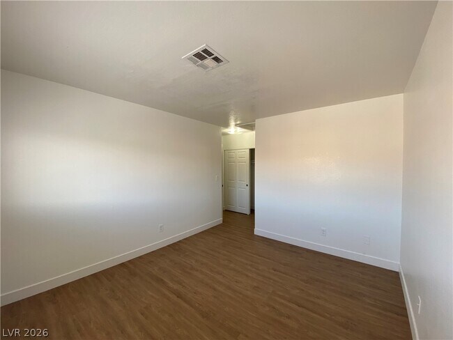 Photo - 4750 Thunderbolt Ave