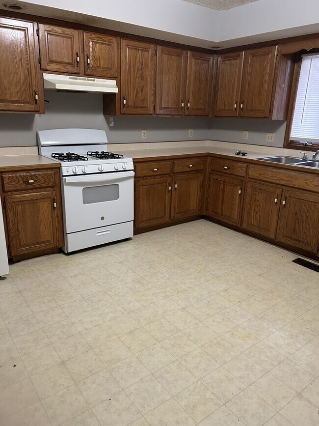 Photo - 403 E Adams St Unit 403 E. Adams Apt. B