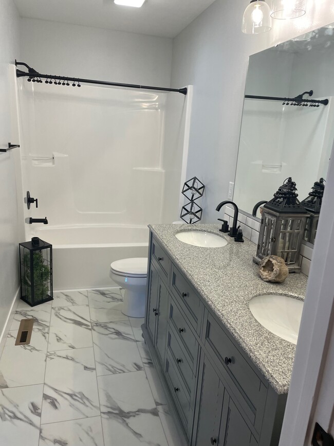 Photo - 1895 Maple Tree Ln