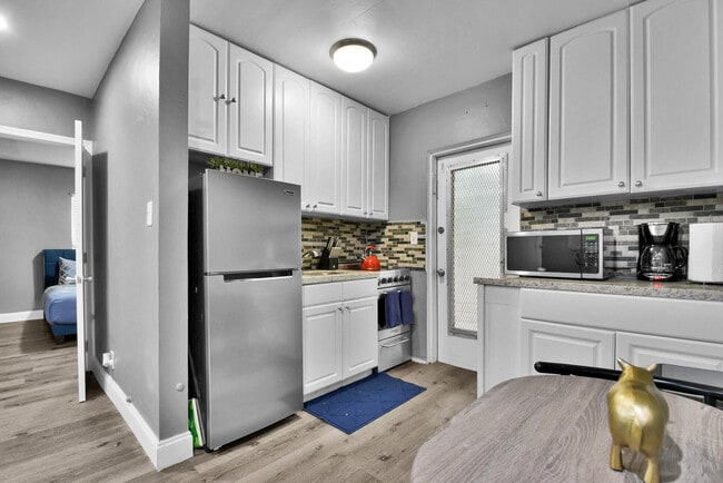 Photo - 201 SE 23rd St Unit 2