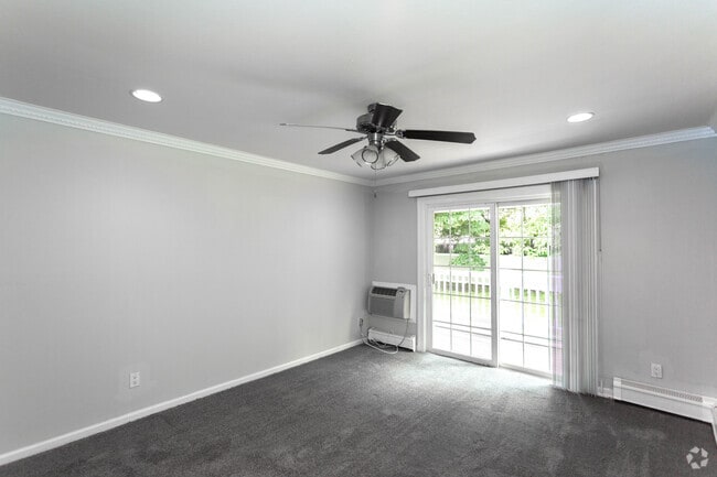1BR,1BA-Living Room
