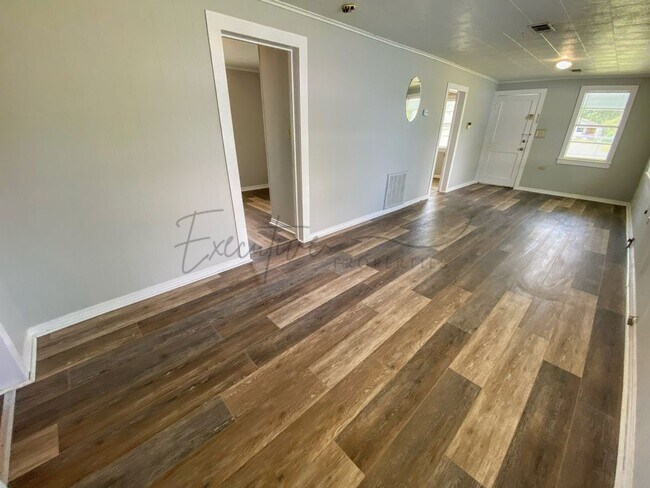 Photo - Simple & Comfortable 2 Bedroom Home in Iowa, LA with Large Yard & Shed