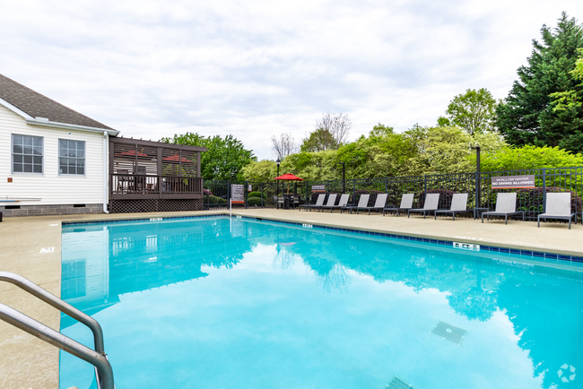 Building Photo - Estates at Bellwood Apartment Homes