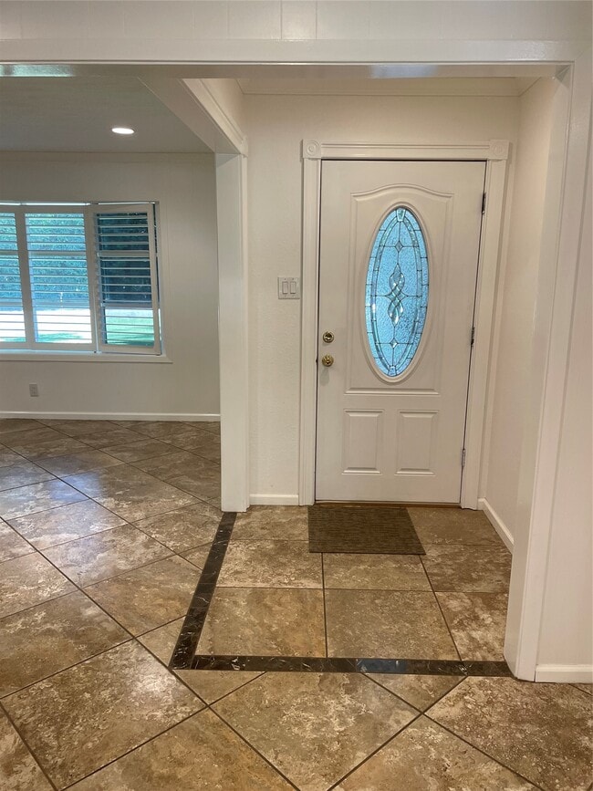 Photo - 1204 Apache Dr
