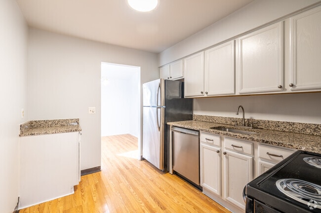1BR, 1BA - 842SF - Kitchen