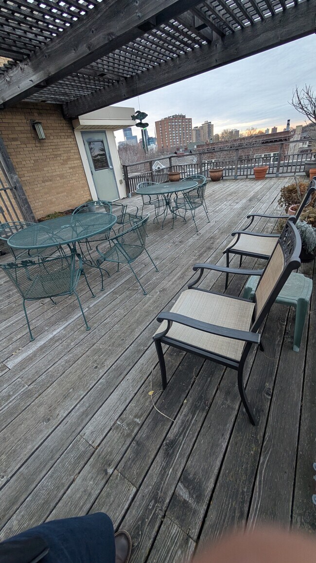 Photo - 1912 Dupont Ave S