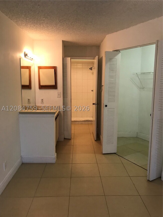 Building Photo - 9999 Summerbreeze Dr Unit 608