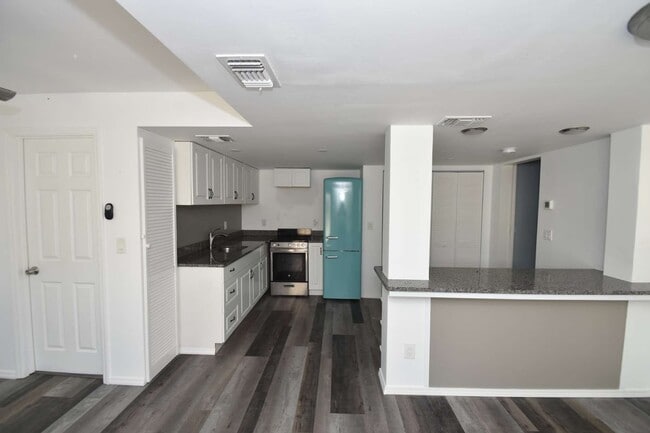 Photo - 403 N Oleander Ave