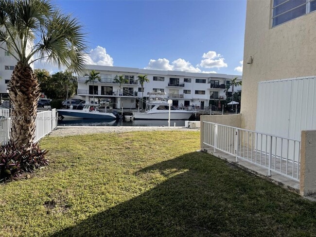 Photo - 3522 NE 171 St Unidad 212