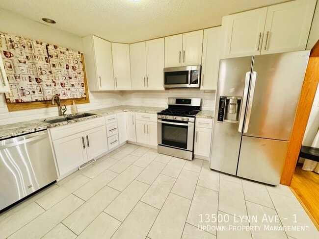 Photo - 13500 Lynn Ave