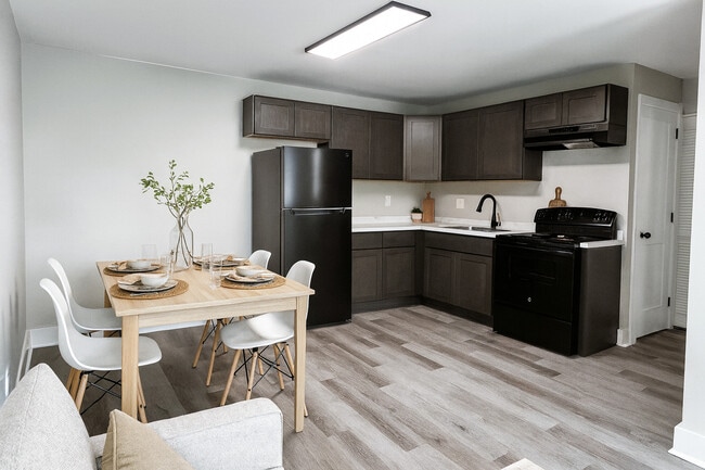NEW Deluxe Kitchen/Dinning Room