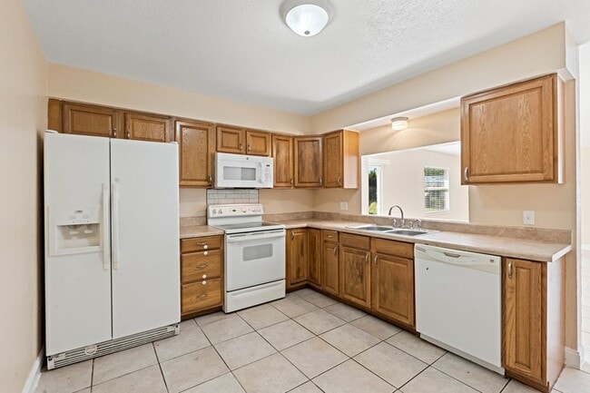 Photo - 8949 Chatham St