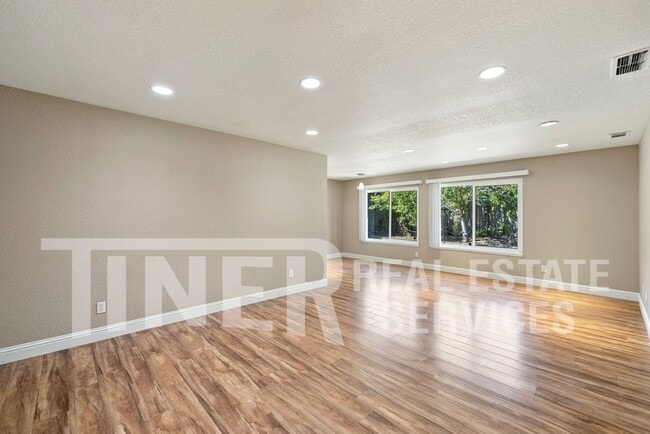 Photo - 639 Flower Dr