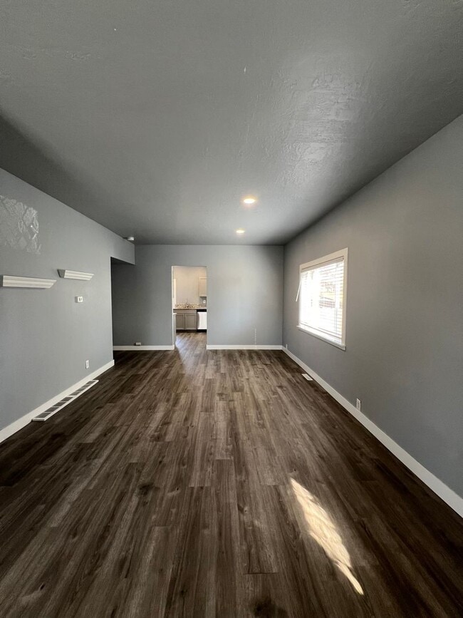 Photo - Charming 3 Bedroom 2 Bathroom House!!