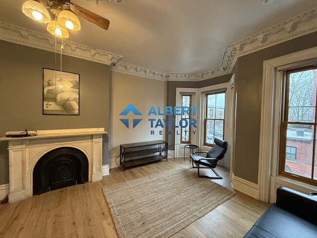 Building Photo - 241 Northampton St Unit 2