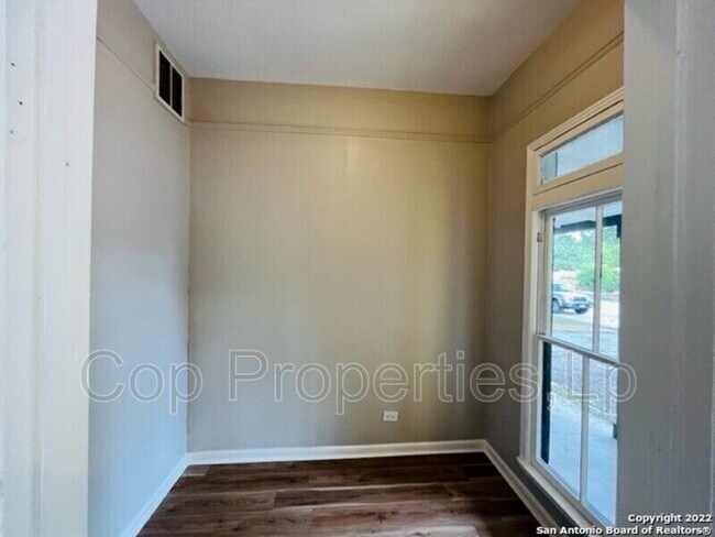 Photo - "Charming 3-Bedroom Duplex in San Antonio's Heart – Perfect Blend of Comfort and Convenience!" Unit 1