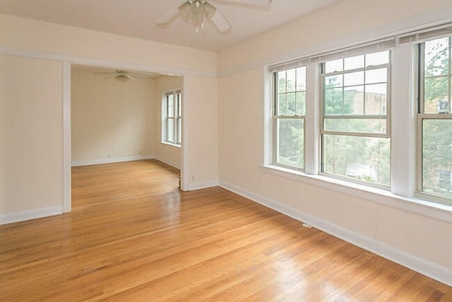 Building Photo - 1919 W Winona St Unit 2