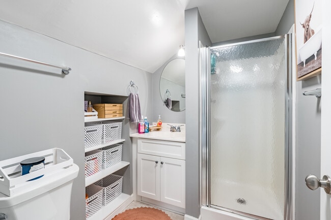 Photo - 226302 Swan Ave