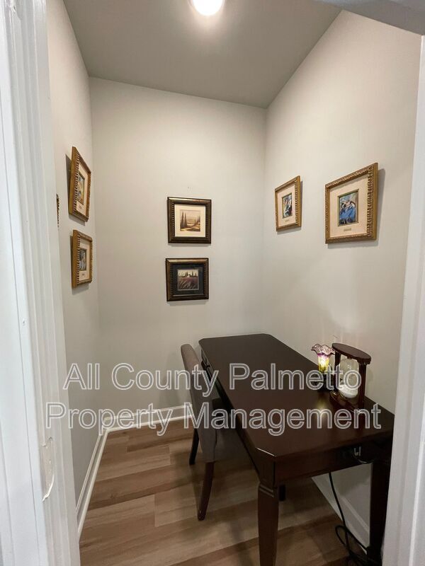 Photo - 577 McLernon Trce