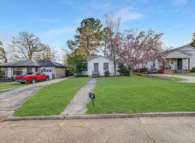 Building Photo - 1607 W 17th St