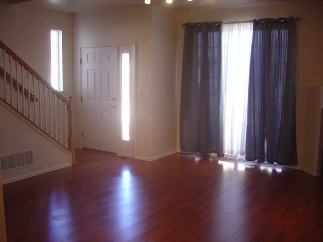 living room to enclosed patio - 4147 Outlook Blvd