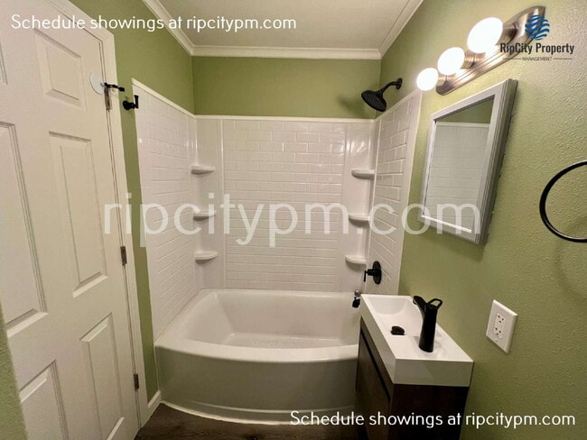 Photo - 239 NE Lincoln St Apartamento Unidad #2