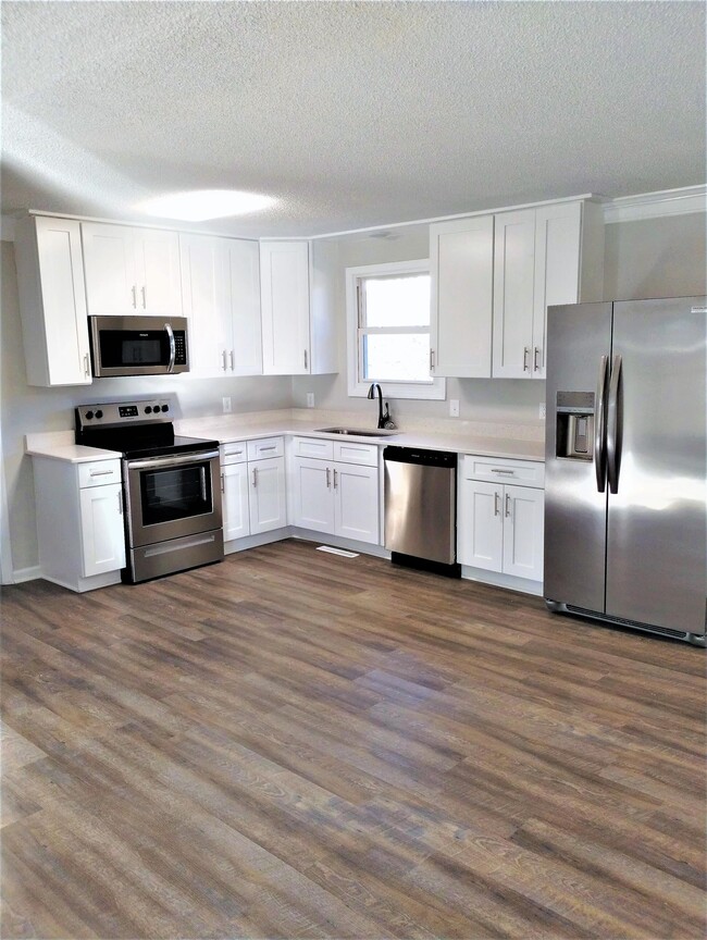 Photo - 3313 Niagara Dr
