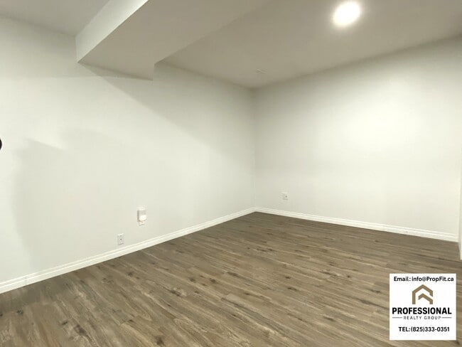 Photo - 10315 157 St NW