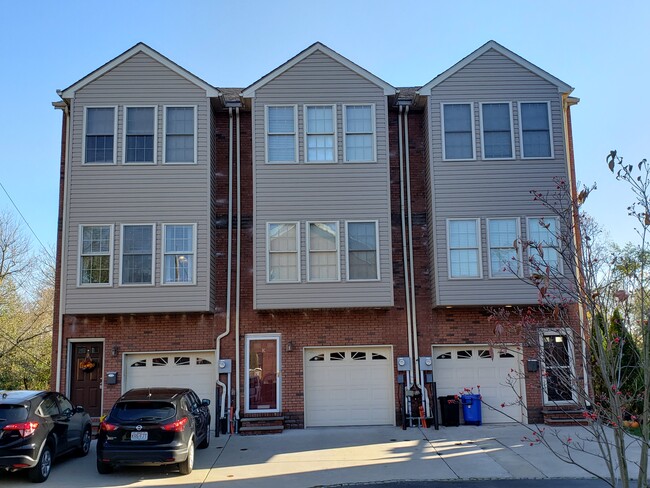 Photo - 635 Dupont St Townhome