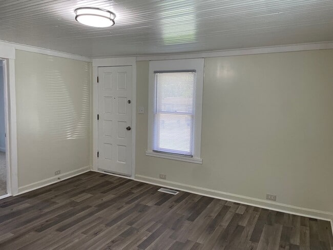 Photo - NEWLY RENOVATED 3 BED, 1.5 BATH WITH BONUS... House