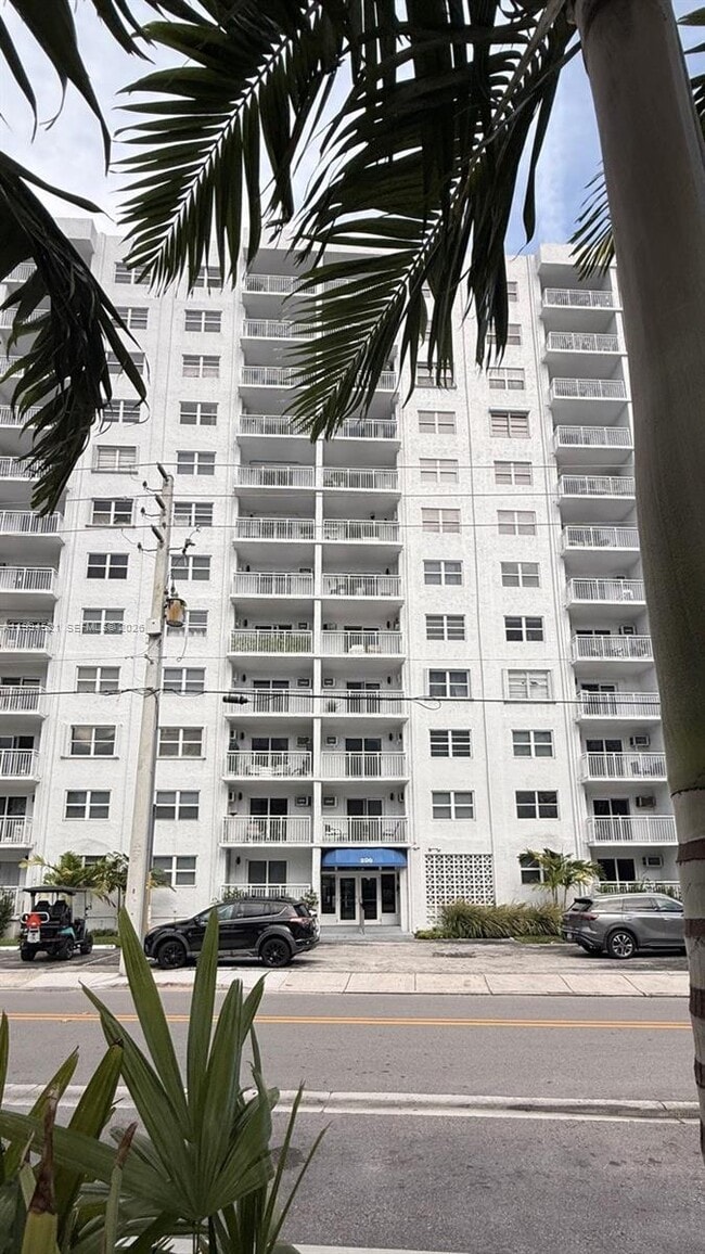 Building Photo - 200 S Birch Rd Unit 211