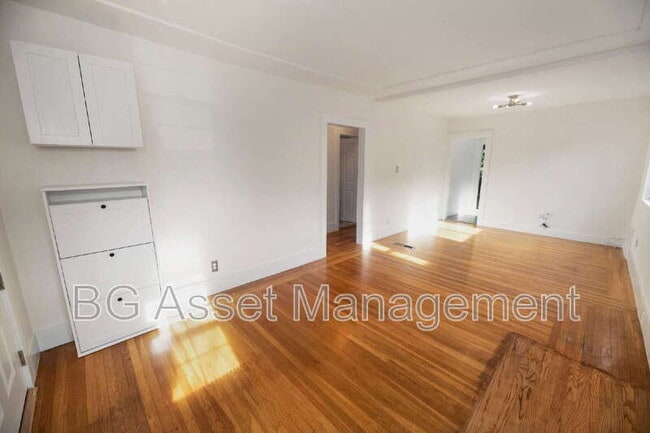 Photo - 5524 Shattuck Ave.