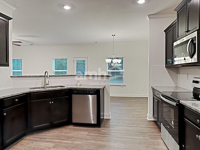 Photo - 661 Woodall Rd