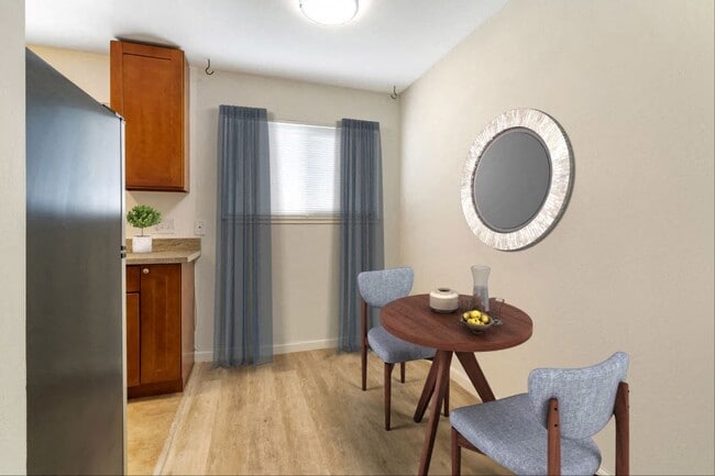 Photo - Oak Grove - 265 Vernon