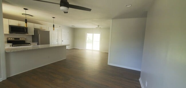 Photo - 483 Warmsprings Dr