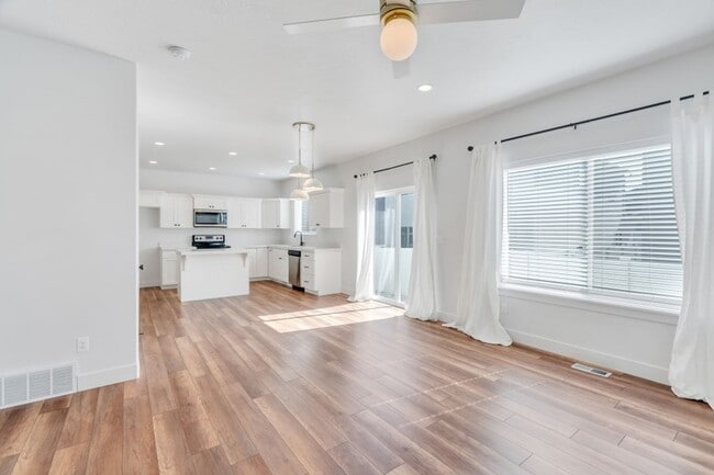 Photo - 564 N 40 W St