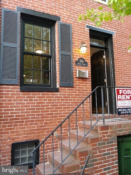 Photo - 640 Dover St