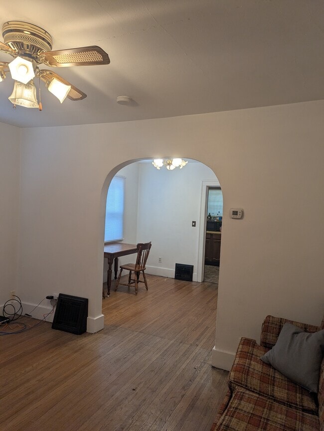 Photo - 205 16th St S