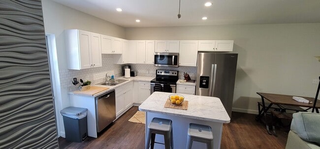 Building Photo - 1616 20th St SW