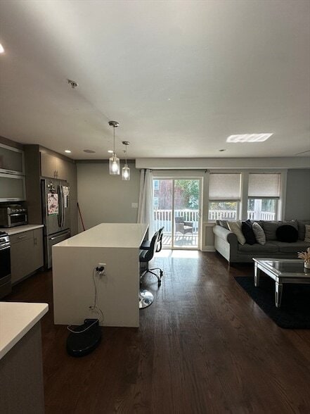 Building Photo - 13 Ruthven St Unit 2