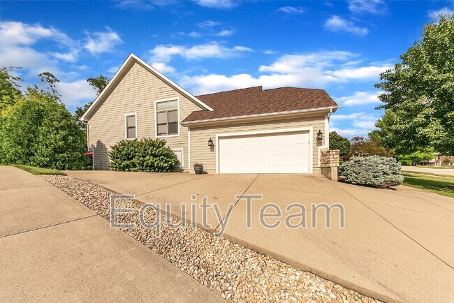 Photo - 135 S Pond Ct